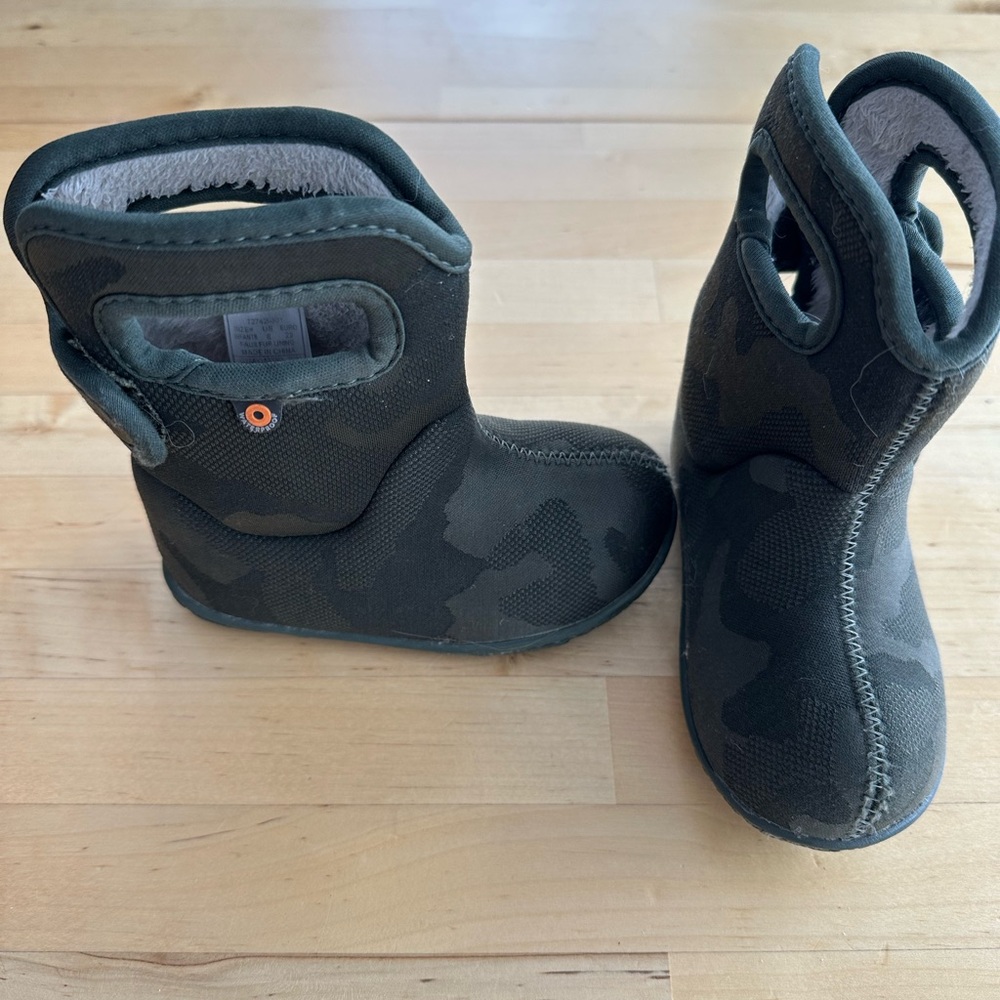 Bogs Green Rain and Snow Boots with Insulated Fabric and Rubber Sole